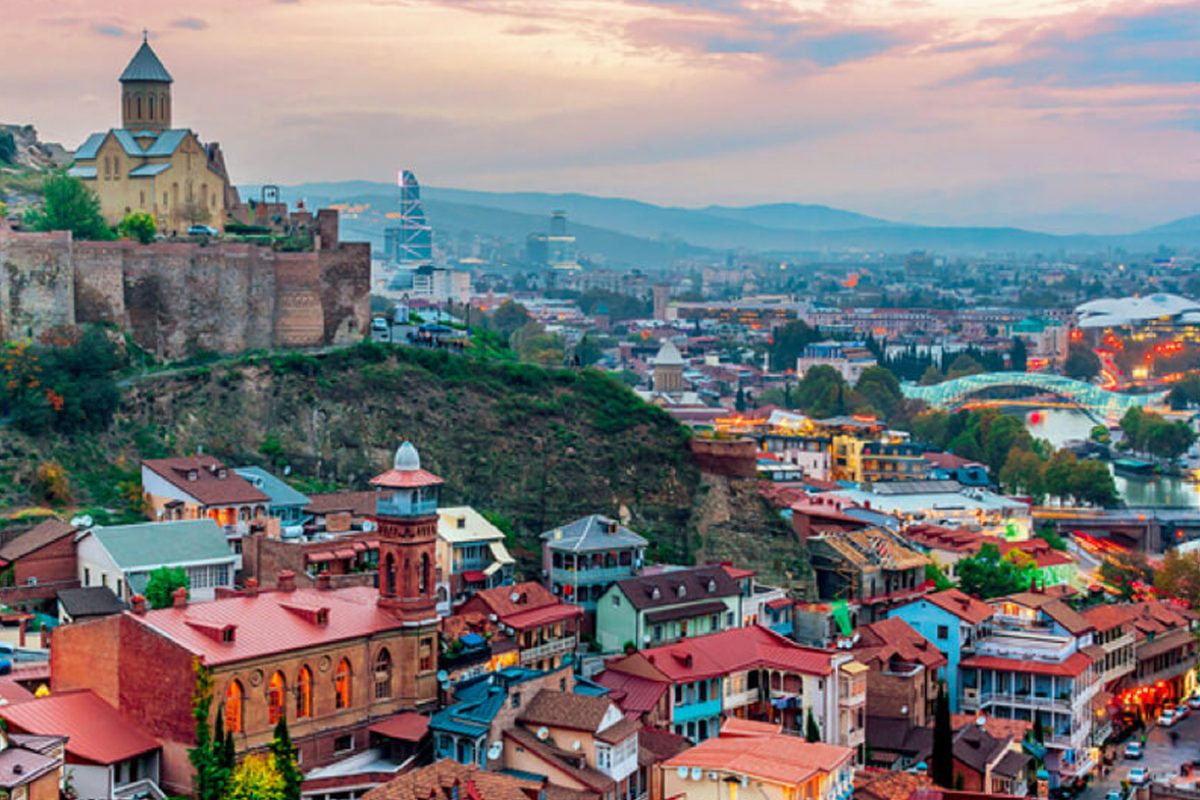 جذب جورجيا للسياحة العربية: شباب يستكشفون الوجهة السياحية